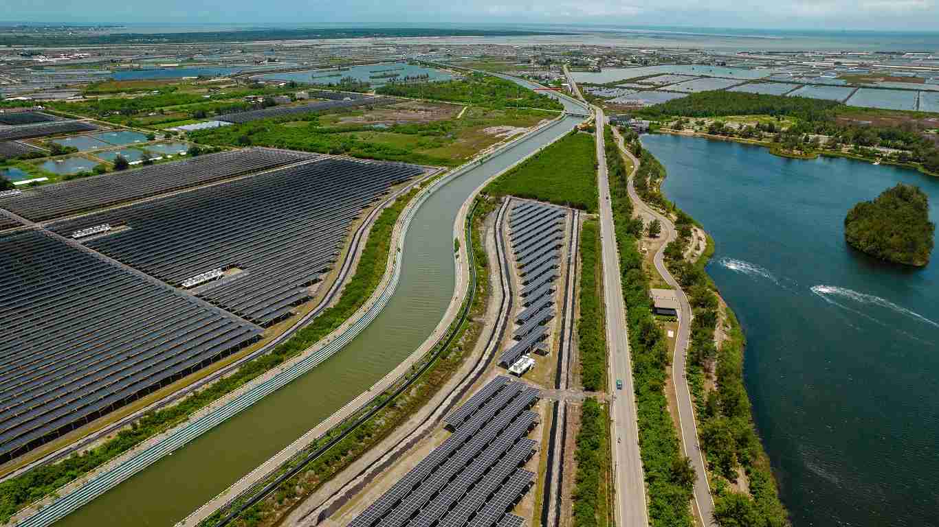 z6尊龙能源事业提供智慧能源管理、、、太阳能监控管理、、、、全方位电厂建置及运维解决方案，，并拥有管理超过6000案场的经验