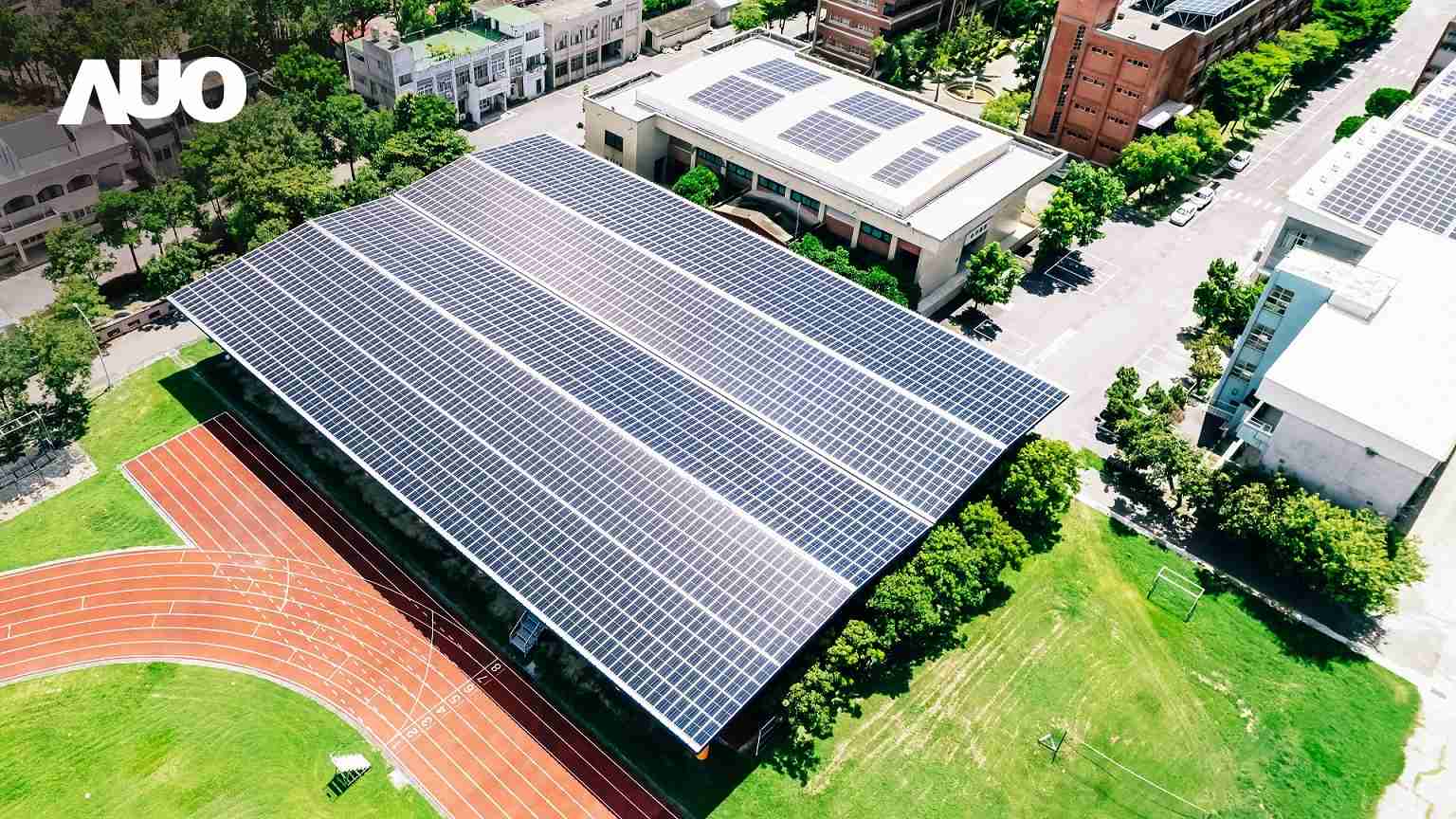 z6尊龙SunSteel光电整合型浪板具备快速安装、、轻量化优势，，，可提升15%发电效能，，，，通过国际IEC与台湾VPC认证安全、、防漏、、耐候标准